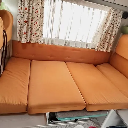 Ubytovanie V Autokaravane Pod Hradom Camping
