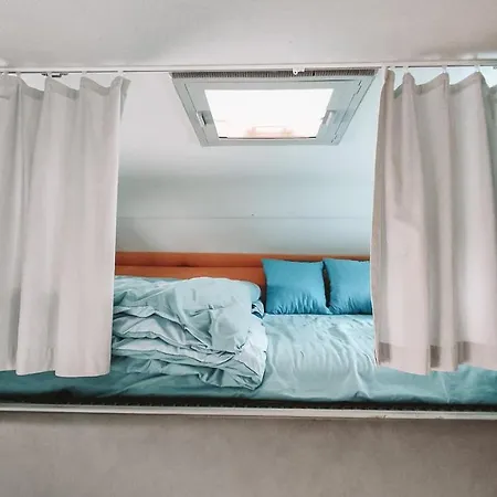 Ubytovanie V Autokaravane Pod Hradom Camping Žilina