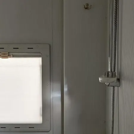 Ubytovanie V Autokaravane Pod Hradom